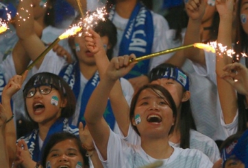 VFF chưa nhận báo cáo vụ CĐV HAGL đốt pháo sáng