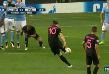 VIDEO: 2 lần thủ thành Joe Hart từ chối siêu phẩm của Ibrahimovic