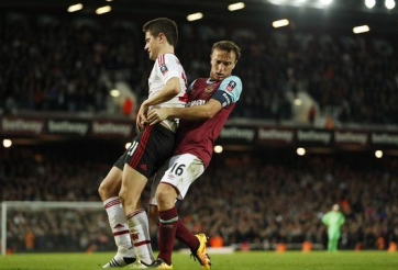 VIDEO: Tình huống 'cảm động' của tiền vệ West Ham với Ander Herrera