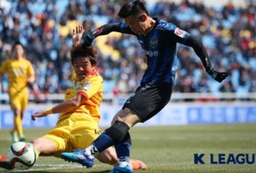 Đội của Xuân Trường lại thoát thua ở những phút bù giờ