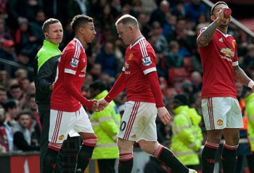 HLV Van Gaal nói gì về hành động bực tức của Rooney