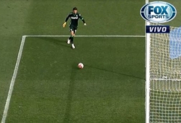 VIDEO: Bàn thắng phản lưới nhà 'siêu ảo' của thủ môn Serie A