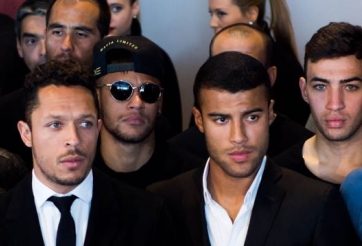 VIDEO: Hình ảnh đáng thất vọng của Neymar ở lễ tang Johan Cruyff