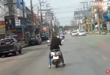 VIDEO: Thanh niên vừa ngủ vừa điều khiển xe máy trên đường phố