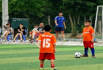 'Messi nhí' Phù Đổng: Niềm đam mê cháy bỏng cùng trái bóng