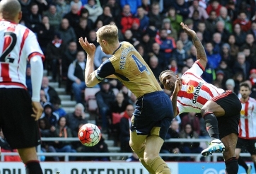 Arsenal lâm nguy sau trận hòa Sunderland