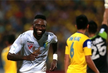 VIDEO: Lập hattrick, Hoàng Vũ Samson vượt qua kỷ lục của Công Vinh