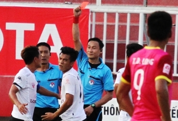 VIDEO: Tuyển thủ U23 VN nhận thẻ đỏ trực tiếp vì hành vi chơi xấu
