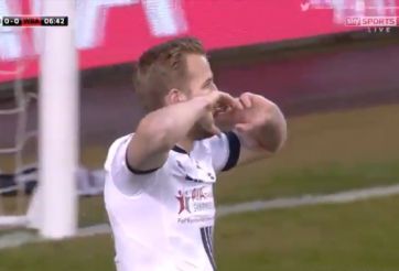 VIDEO: Pha bỏ lỡ có thể khiến Harry Kane nuối tiếc cả mùa giải