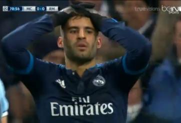 VIDEO: Jese Rodriguez đánh đầu chạm xà ngang khung thành Man City