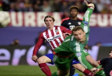 VIDEO: Torres đánh bại Neuer nhưng kém may mắn trước cột dọc