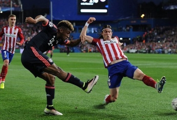 VIDEO: Cú sút sấm sét chạm xà ngang Atletico của David Alaba