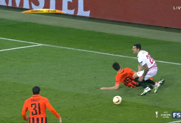VIDEO: Quả penalty gây tranh cãi của Sevilla ở bán kết Europa League
