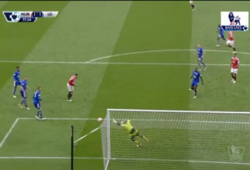 VIDEO: Smalling đánh đầu dội cột dọc khung thành Leicester