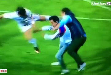 VIDEO: CĐV gây rối, bị cầu thủ tái hiện cú song phi như Catona