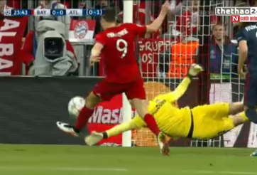 VIDEO: 2 pha bỏ lỡ đáng tiếc của Lewandowski trong vòng ít phút