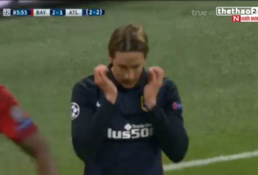 VIDEO: Tình huống miss pen của Torres trước Manuel Neuer