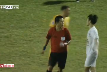 VIDEO: Văn Toàn đối diện án phạt vì phản ứng thiếu kiềm chế với trọng tài