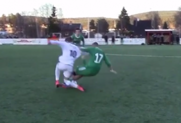 VIDEO: Cú tắc bóng kinh hoàng của năm