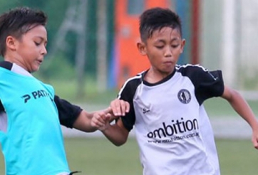 Cầu thủ nhí Singapore được hai đội bóng châu Âu săn đón