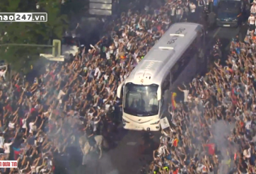 VIDEO: Bầu không khí cuồng nhiệt khó tin của CĐV Real trước SVĐ Bernabeu