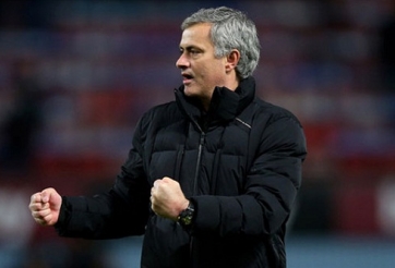 Động thái mới của Mourinho trước đề nghị đợi thêm một năm của M.U