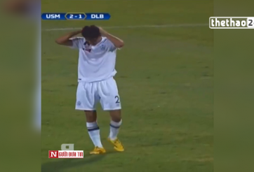 VIDEO: Cầu thủ phản lưới nhà theo phong cách có 1 không 2