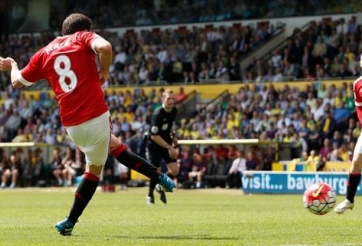 Mata tỏa sáng, M.U nuôi hi vọng vào Top4