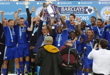 Chùm ảnh Leicester City nhận cúp Ngoại hạng Anh