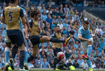 VIDEO: Aguero và Giroud thi nhau lập công trong vòng 2 phút