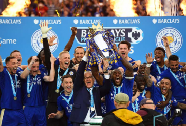 VIDEO: Khoảnh khắc Leicester nâng cúp vô địch Premier League