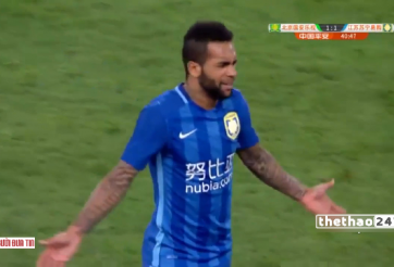 VIDEO: Sao Brazil bị đuổi vì pha ăn vạ thô thiển ở giải VĐQG Trung Quốc