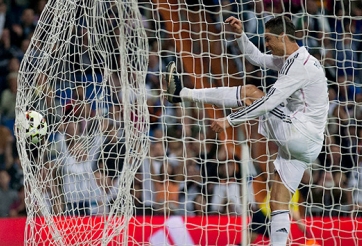 VIDEO: Tình huống Arbeloa khiến Ronaldo tức giận vì 'bị cướp công'