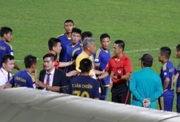 VIDEO: Trọng tài gây bức xúc với quyết định vô lý ở trận Viettel - Phú Yên