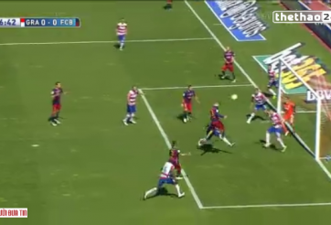 VIDEO: Pique đánh đầu cận thành, Fernandez xuất sắc cản phá