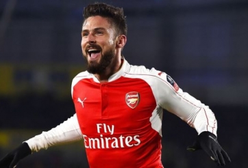 VIDEO: Giroud đánh đầu mở tỷ số cho Arsenal ngay phút thứ 5