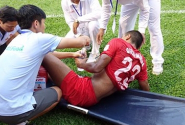 Tiền đạo HAGL dính chấn thương nặng trong trận thắng Long An