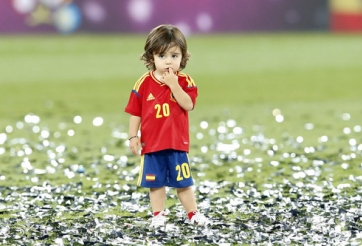 VIDEO: Con trai Cazorla trổ tài chơi bóng cực đỉnh trên sân Emirates