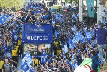 VIDEO: Toàn cảnh màn rước cúp của Leicester trước hàng trăm ngàn CĐV nhà