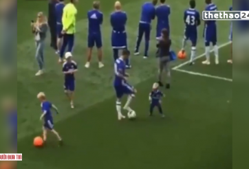VIDEO: Cảnh chơi bóng đầy thú vị giữa Hazard và con trai