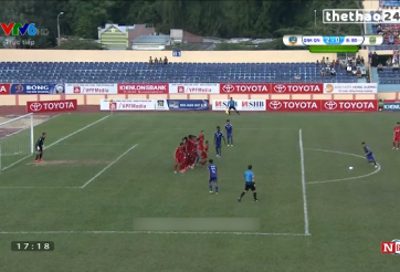 VIDEO: Đinh Thanh Trung sút phạt đẳng cấp vào lưới Bình Dương