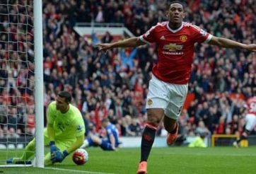 Catona ví Martial với Ronaldo