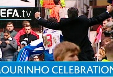 VIDEO: Khoảnh khắc lần đầu HLV Mourinho khiến sân Old Trafford 'chết lặng'