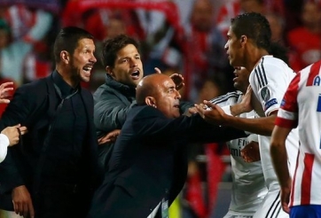 VIDEO: Bạo lực, ăn vạ, thẻ phạt... ở các trận derby Madrid