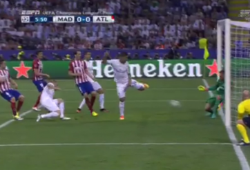 VIDEO: Pha cản phá xuất thần của thủ thành Jan Oblak - phút 6