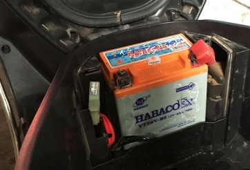Nhận biết ắc quy xe máy bị yếu như thế nào?