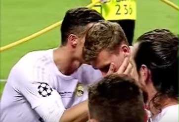 VIDEO: Hành động đẹp của Ronaldo với Griezmann