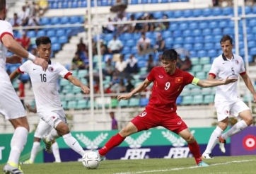 VIDEO: Cú đúp trong vòng 3 phút của Công Vinh trước Hồng Kông