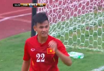 VIDEO: Bàn thắng của Tấn Sinh vào lưới U21 Singapore
