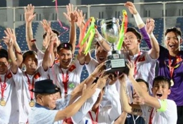 VIDEO: Khoảnh khắc nâng cúp của ĐT Việt Nam trên đất Myanmar